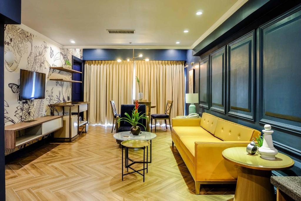 Posezení v ubytování Makati Palace Hotel