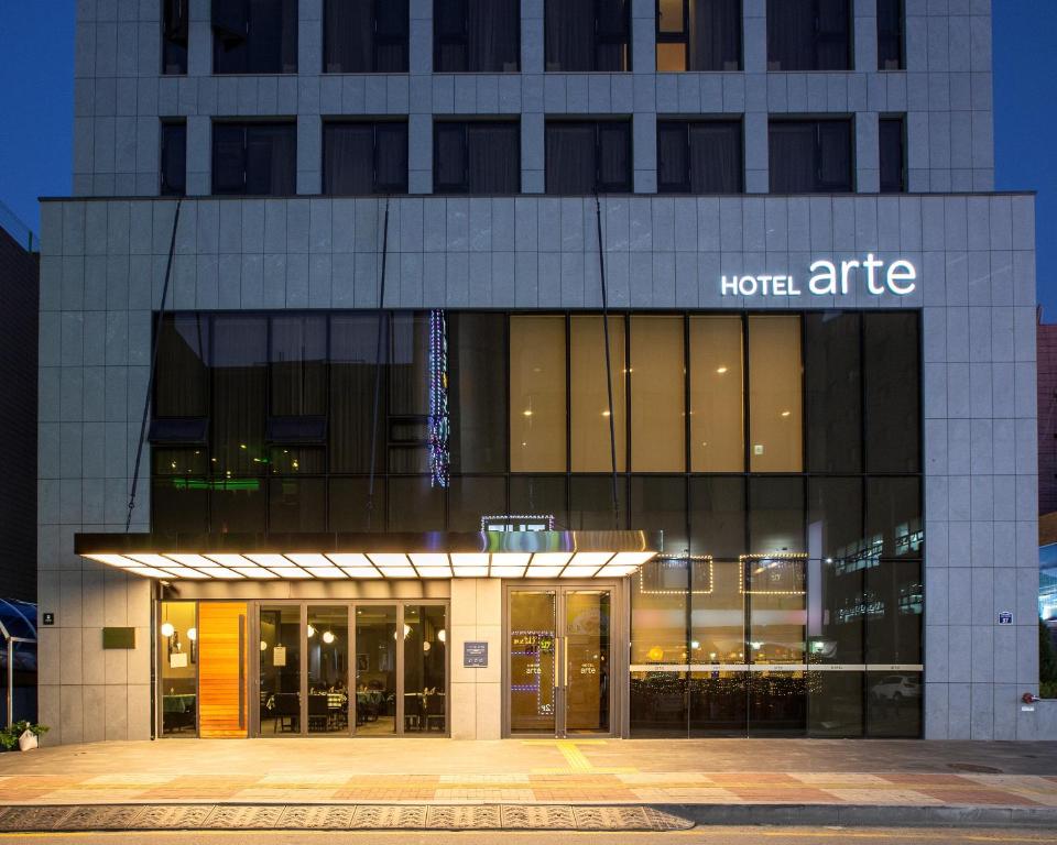 Façana o entrada de Hotel Arte
