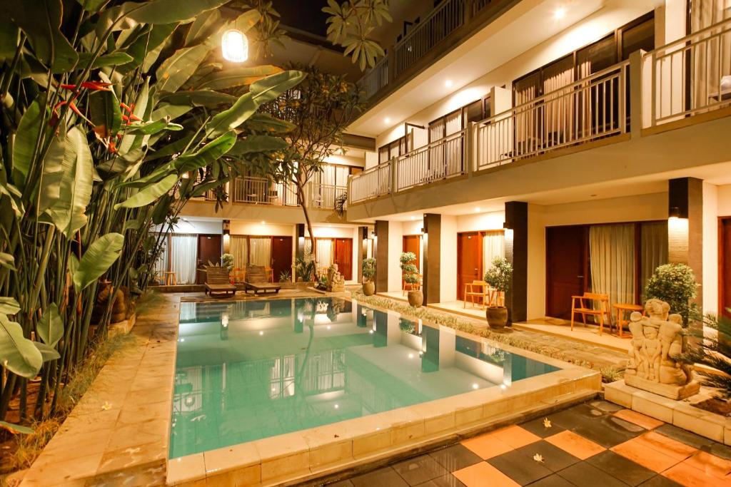 Bazén v ubytování The Kubu Hotel nebo v jeho okolí