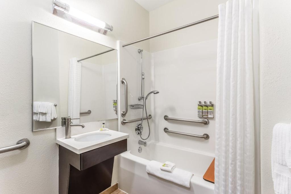 Candlewood Suites Aurora-Naperville by IHG - Queen Studio Suite