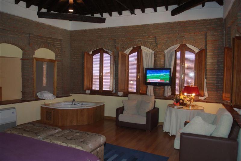 TV a/nebo společenská místnost v ubytování Hotel Palacio de Oñate