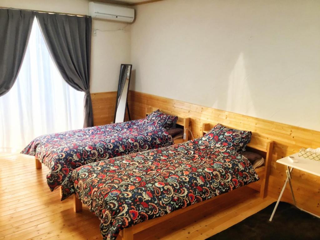 Postel nebo postele na pokoji v ubytování HIBARI GUESTHOUSE