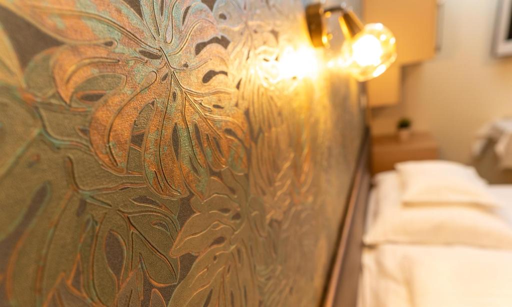 Łóżko lub łóżka w pokoju w obiekcie Teátrum Boutique Hotel