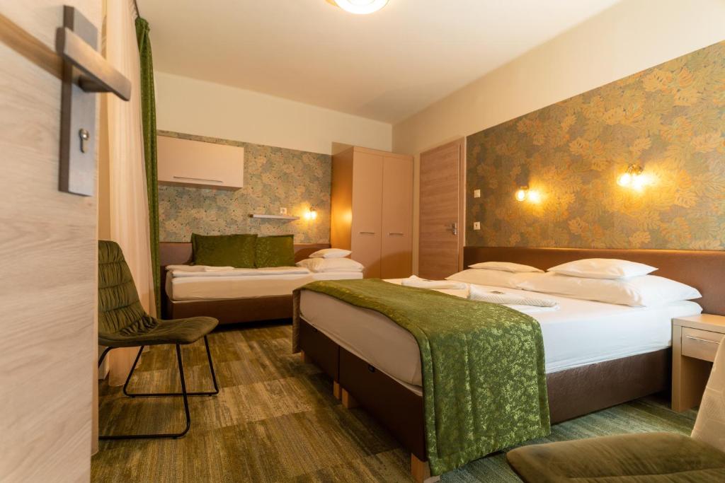 Łóżko lub łóżka w pokoju w obiekcie Teátrum Boutique Hotel