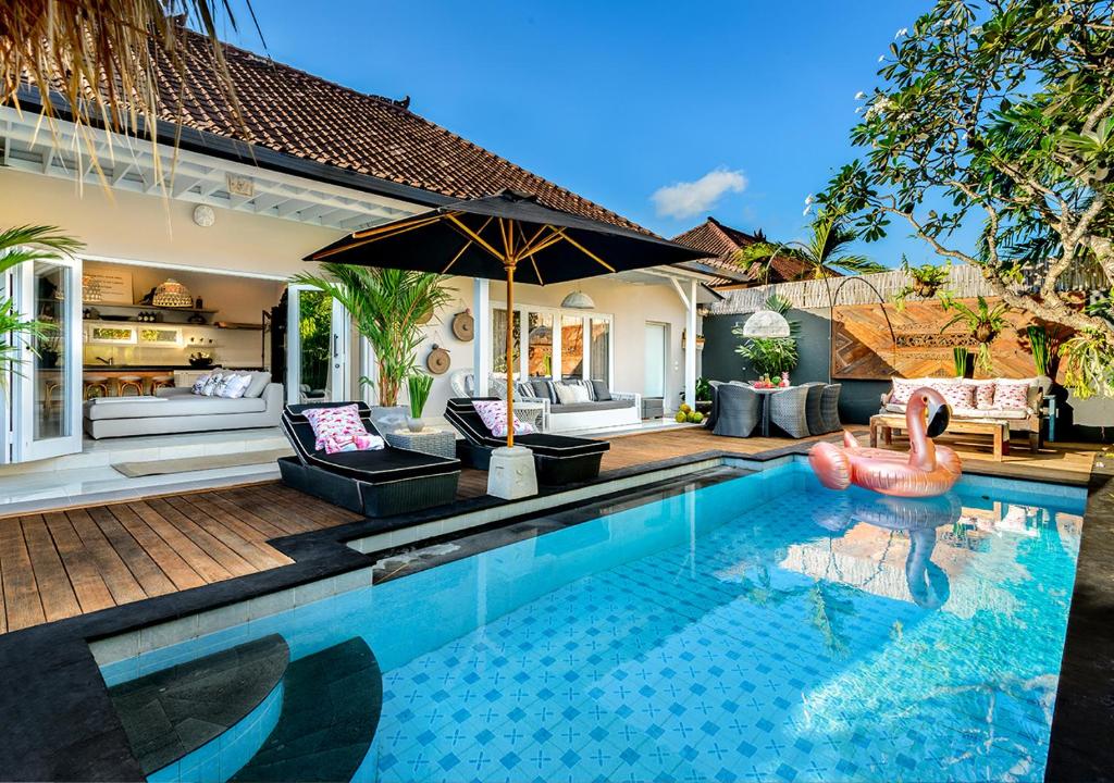 Villa Bloom 4 - 2 King bedrooms , Sleep 4 Pax, private pool, Seminyak 내부 또는 인근 수영장