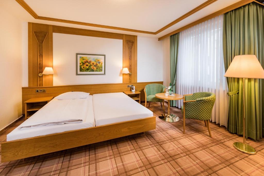 Postel nebo postele na pokoji v ubytování Göbels Hotel zum Löwen