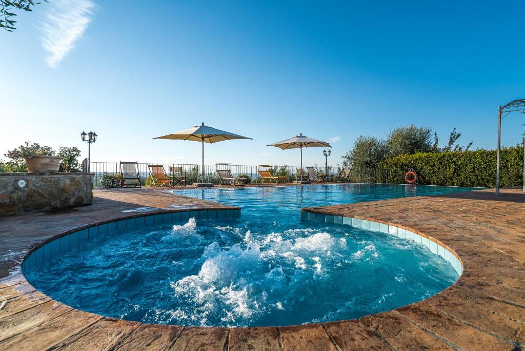 Bazén v ubytovaní Agriturismo I Colli alebo v jeho blízkosti