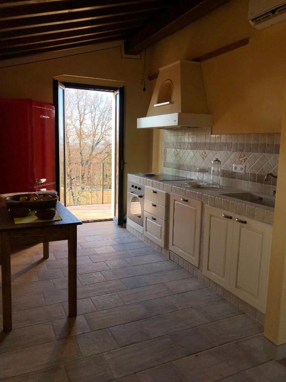 Kuchyňa alebo kuchynka v ubytovaní Agriturismo I Colli