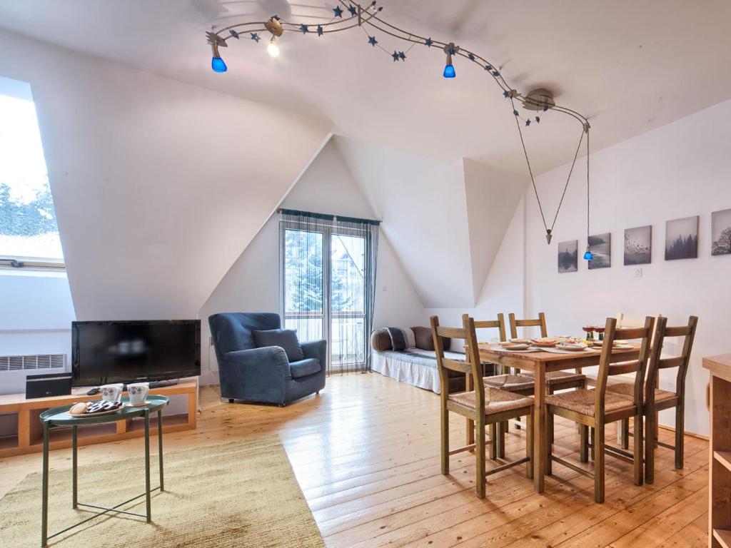 Televízia a/alebo spoločenská miestnosť v ubytovaní VisitZakopane - Peak Apartment