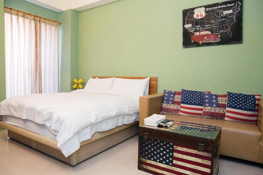 a bedroom with a bed with an american flag on the wall at 逢甲美學院 in Taichung