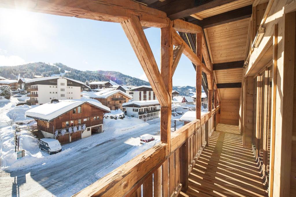 Nespecifikovaný výhled na hory nebo výhled na hory při pohledu z hotelu