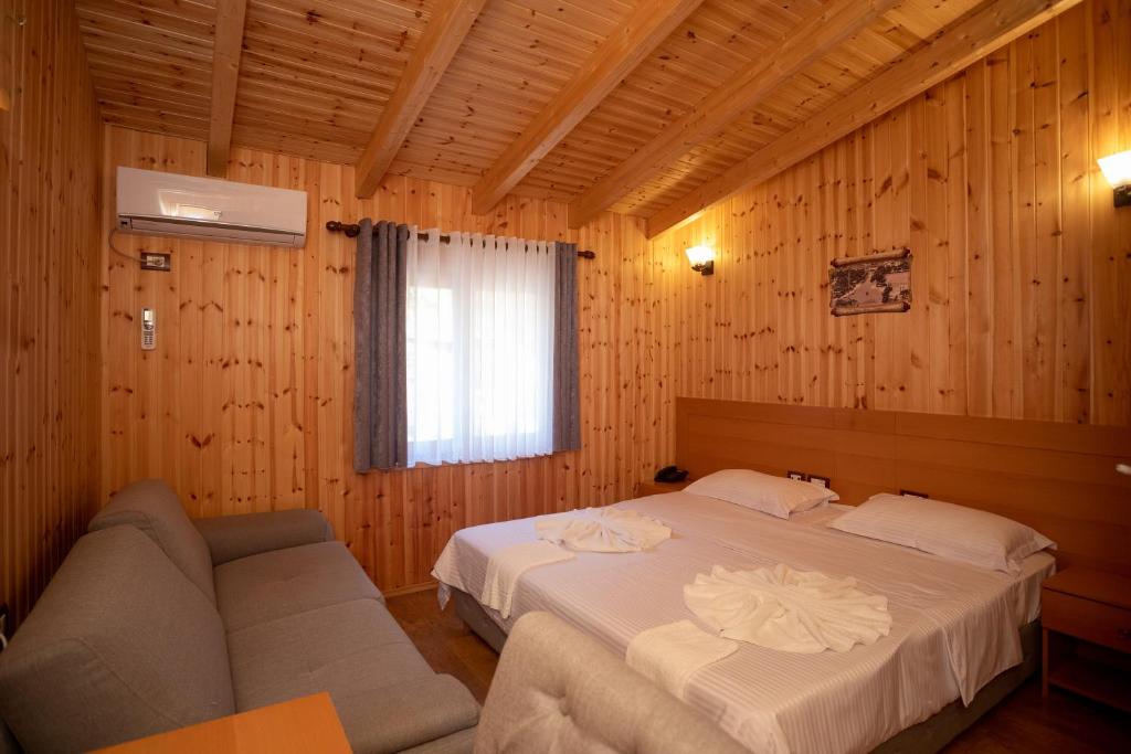 Postel nebo postele na pokoji v ubytování Hotel Shpija e Gjyshit