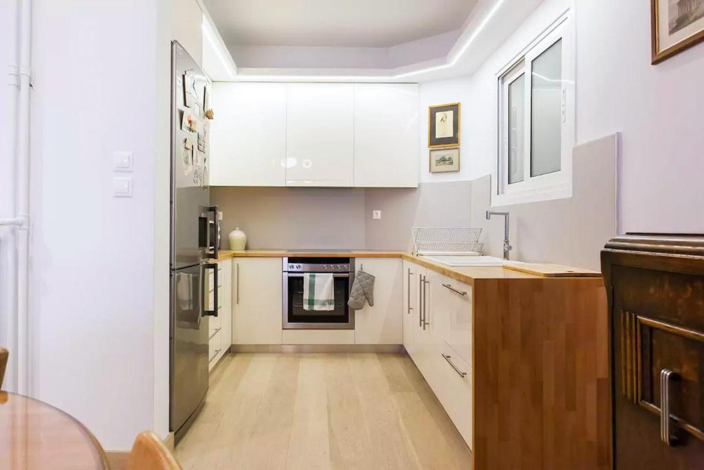 A kitchen or kitchenette at Athens Vintage Apartments - Pagrati