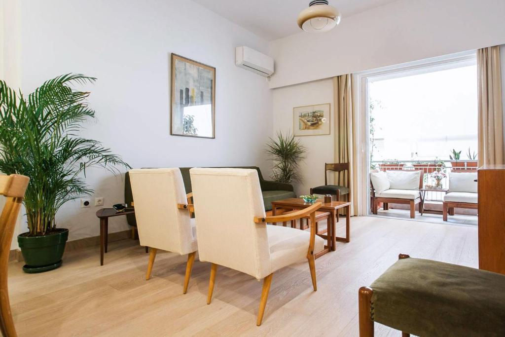 A seating area at Athens Vintage Apartments - Pagrati
