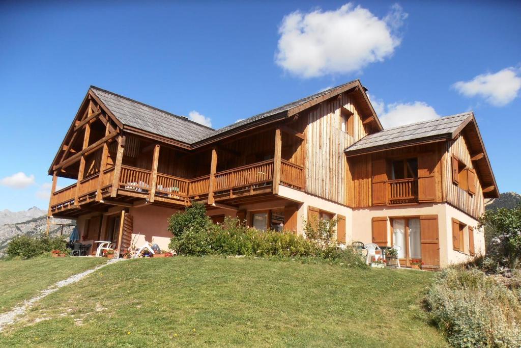 a large wooden house on top of a hill at L'Echaillon - Soldanelle in Névache