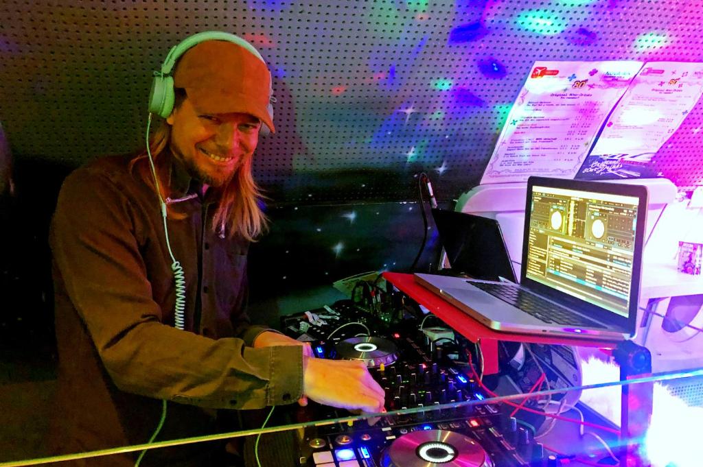 NOVAPARK Flugzeughotel Graz - Resim 25