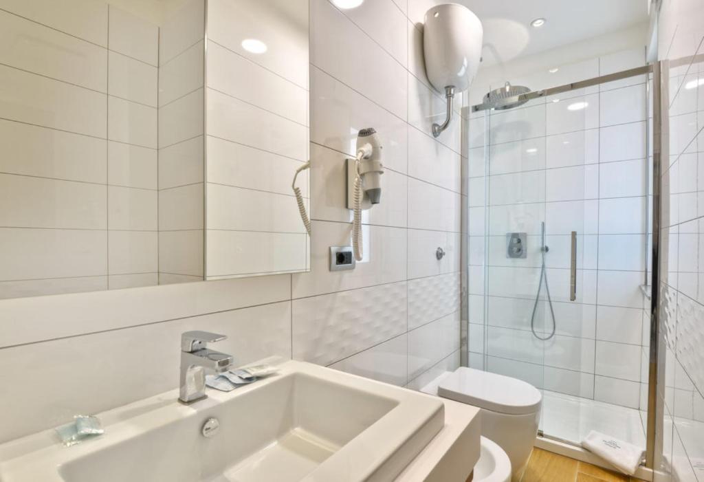 Koupelna v ubytování Hotel Serenella