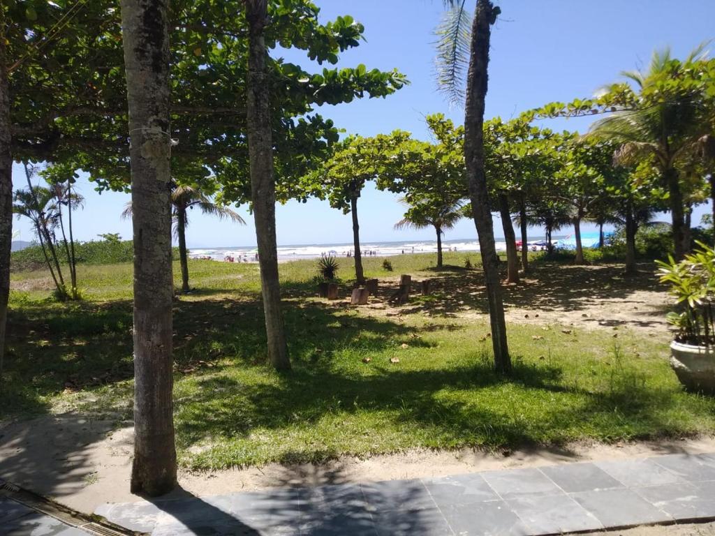  Apto Pe na areia em Bertioga apto 6 pessoas