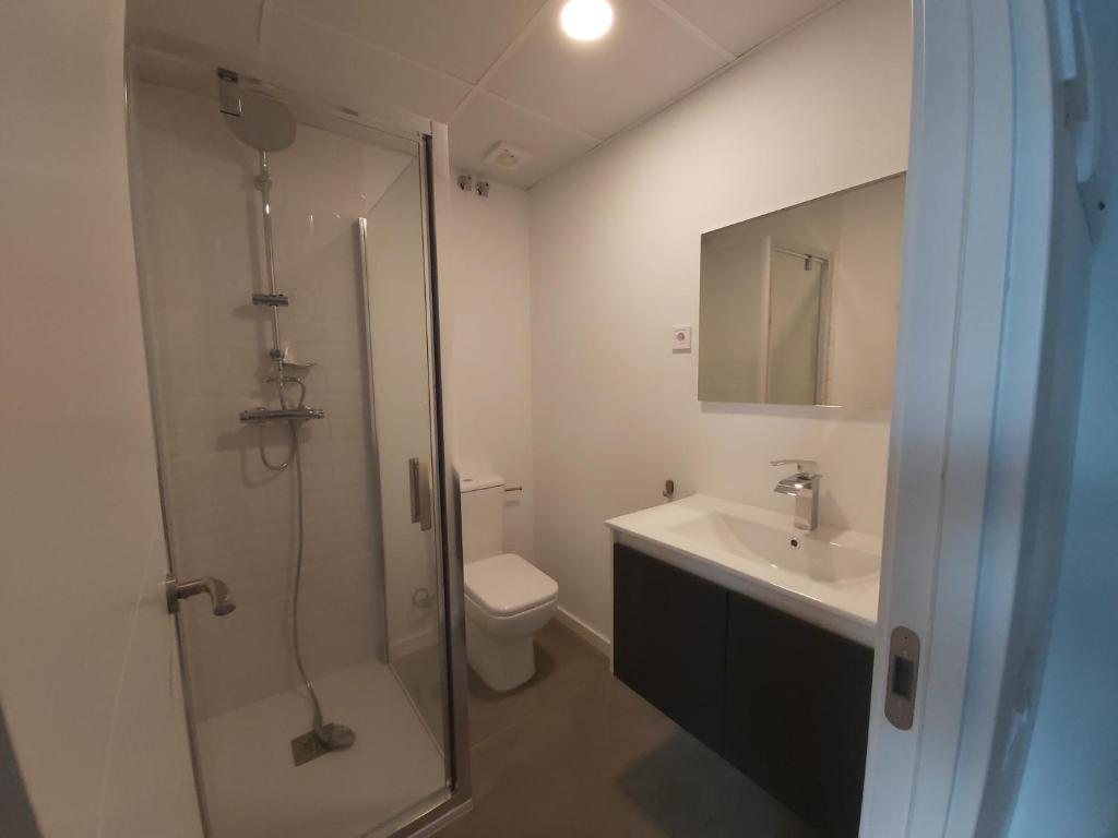 A bathroom at Acero y Piedra Apartamentos con jardín privado