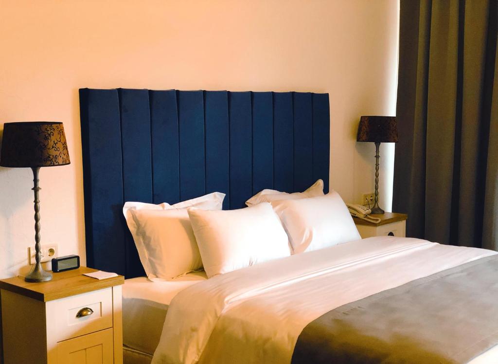 Postel nebo postele na pokoji v ubytování Octava Boutique Hotel