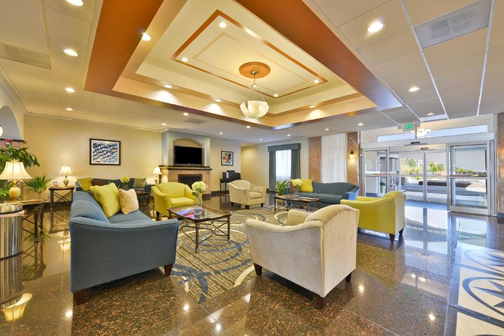 Posezení v ubytování Holiday Inn Express & Suites Tacoma South - Lakewood by IHG