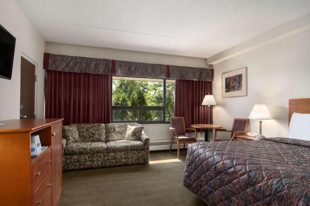 Travelodge by Wyndham Edmonton East - Resim 34