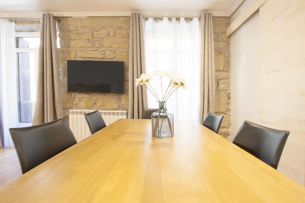 Televízia a/alebo spoločenská miestnosť v ubytovaní Gerezi - Basque Stay