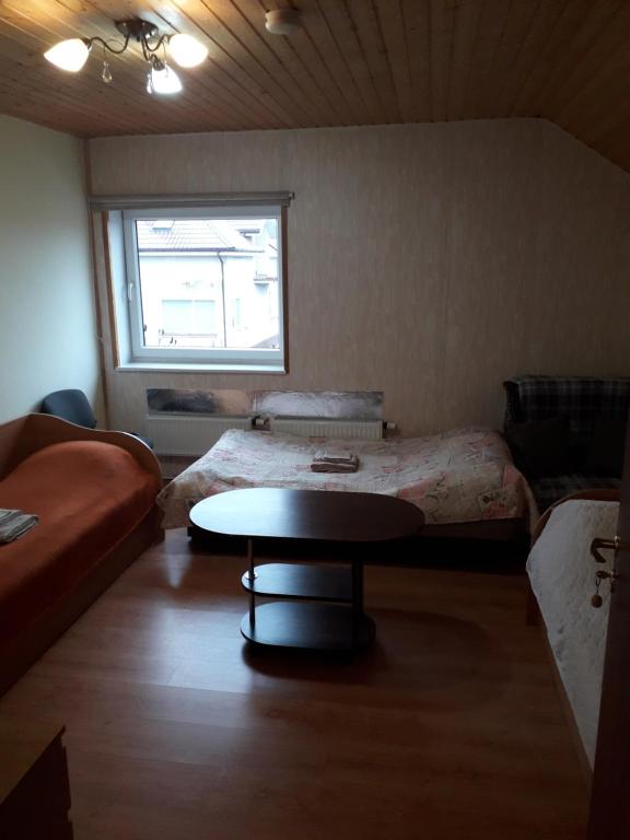 Postel nebo postele na pokoji v ubytování Ginto svetingi namai