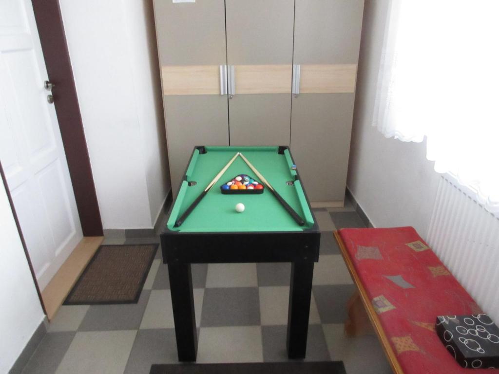 Biliár nebo kulečník v ubytování Apartmany Jaruska