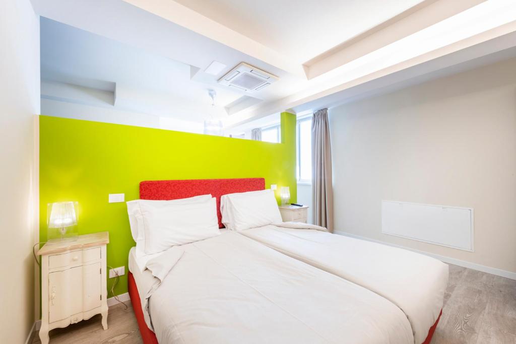 Een bed of bedden in een kamer bij Residence Lenno