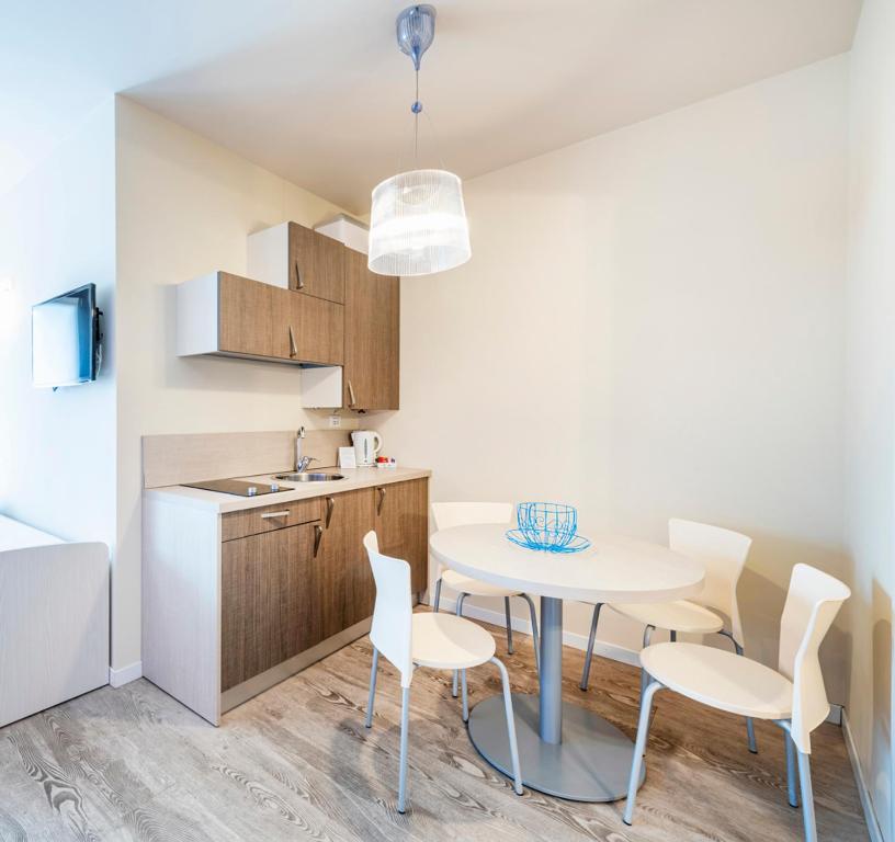 Een keuken of kitchenette bij Residence Lenno