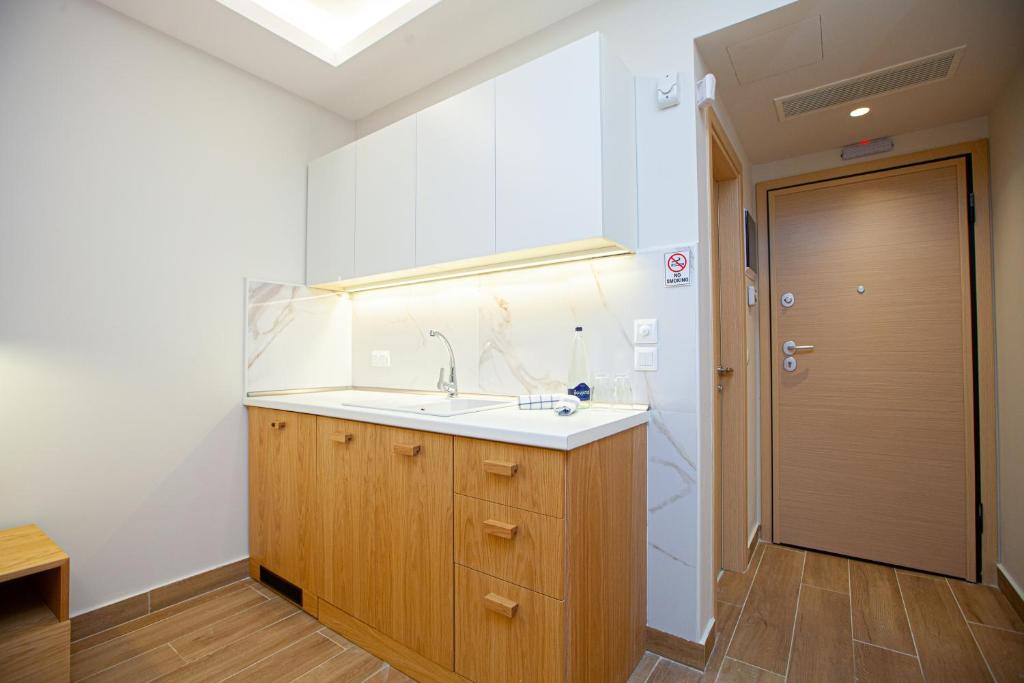 Kuchyň nebo kuchyňský kout v ubytování No21 Luxury Suites