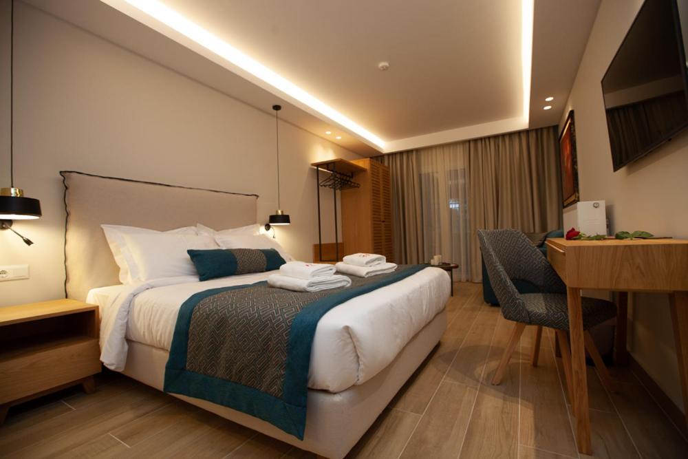 Postel nebo postele na pokoji v ubytování No21 Luxury Suites