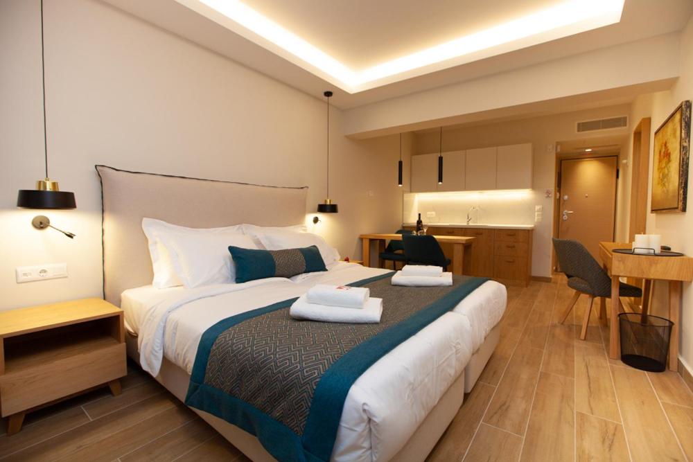 Postel nebo postele na pokoji v ubytování No21 Luxury Suites