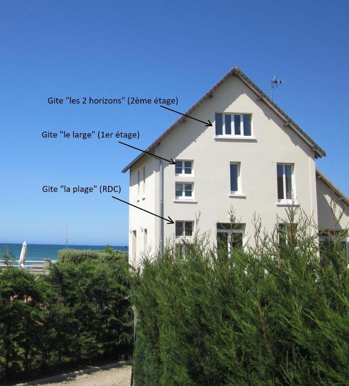 une maison avec le nom de ses parties dans l'établissement Gîtes en Normandie en FRONT DE MER à Asnelles , 3km d'Arromanches, 10km de Bayeux, à Asnelles