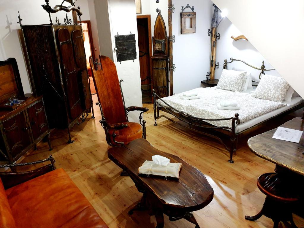 Postel nebo postele na pokoji v ubytování Penzion a Restauracia Toldi