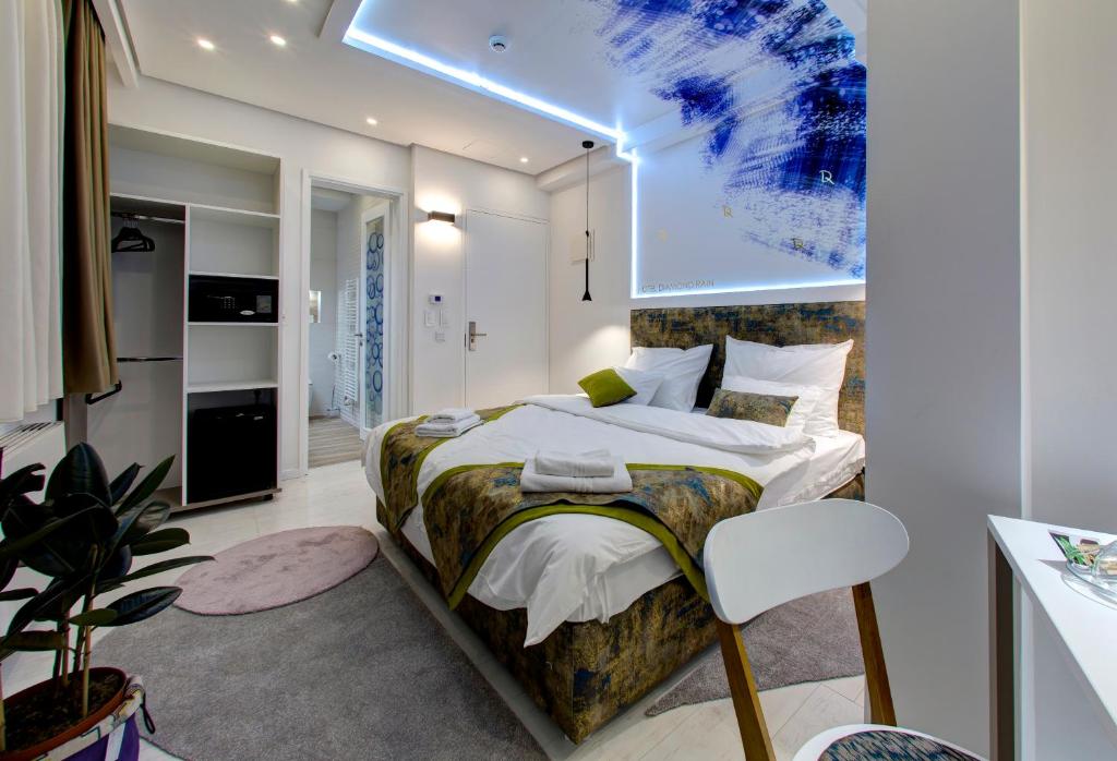 Postel nebo postele na pokoji v ubytování Diamond Rain Boutique Hotel