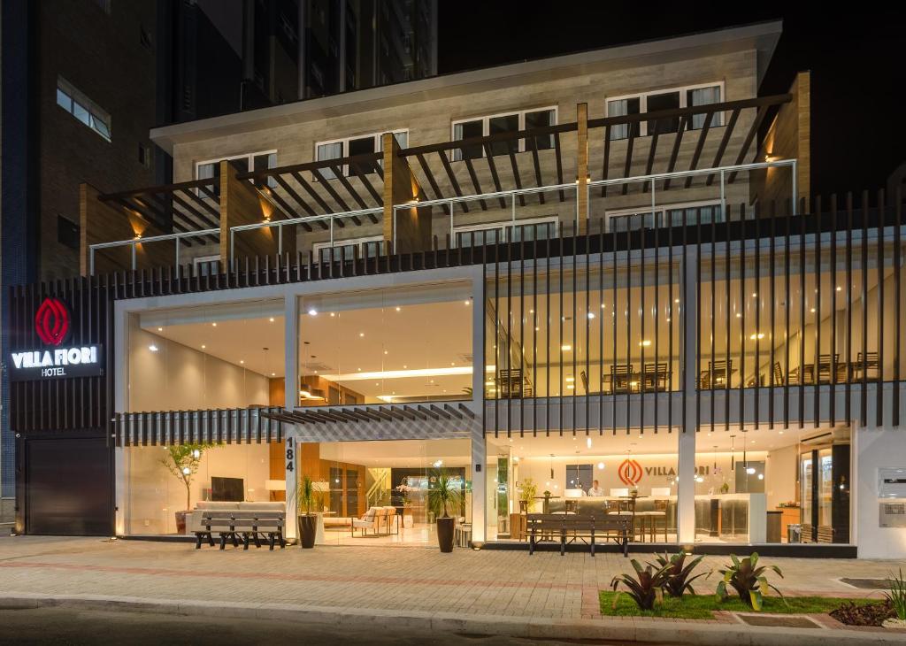 a building with a balcony on top of it at Hotel Villa Fiori in Poços de Caldas