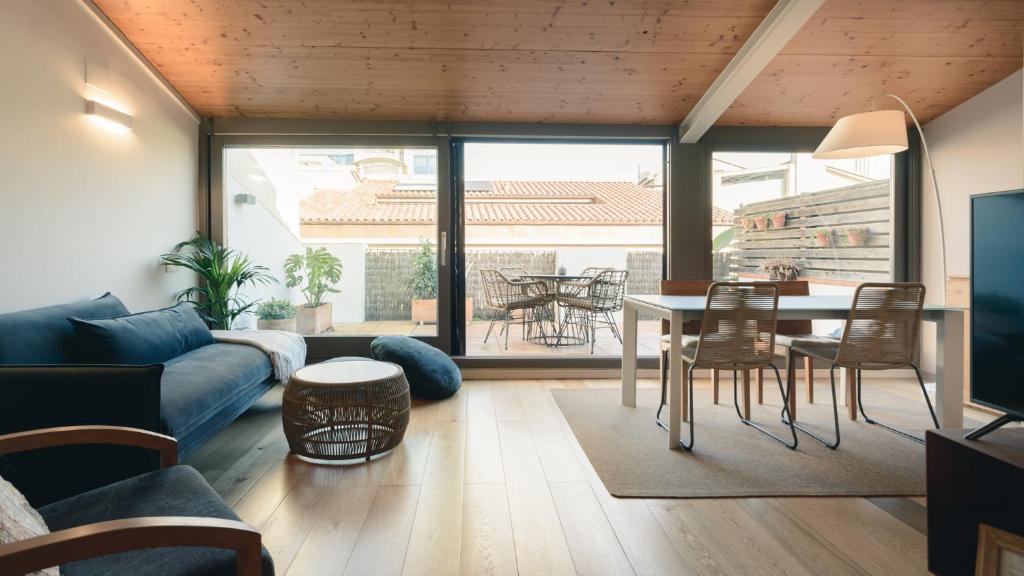 a living room with a couch and a table at APG Carrer Nou Atic in Girona