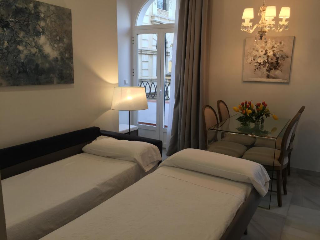 Postel nebo postele na pokoji v ubytování Apartamentos Alfonso XIII