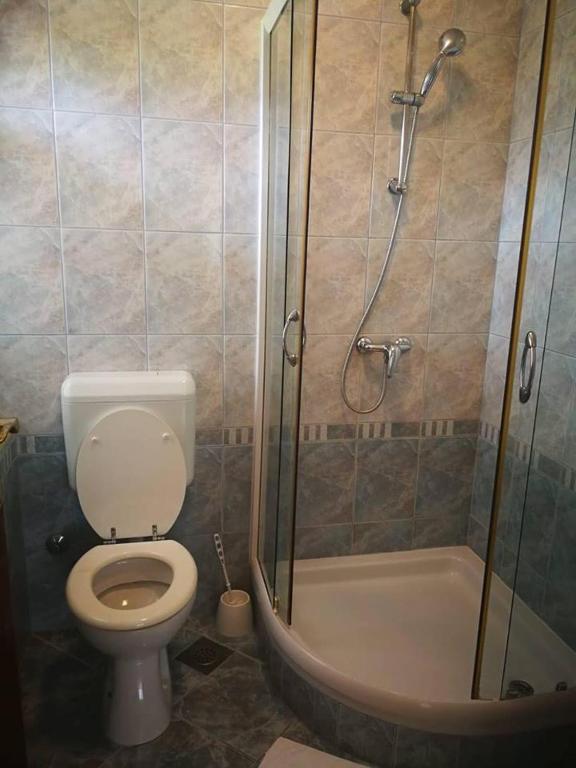 Koupelna v ubytování Pansion Marinka-Bire Rooms