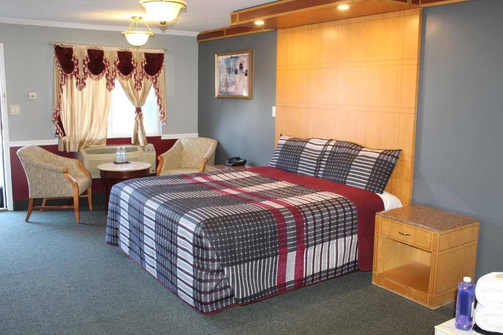Postel nebo postele na pokoji v ubytování Liberty Inn Absecon Atlantic City