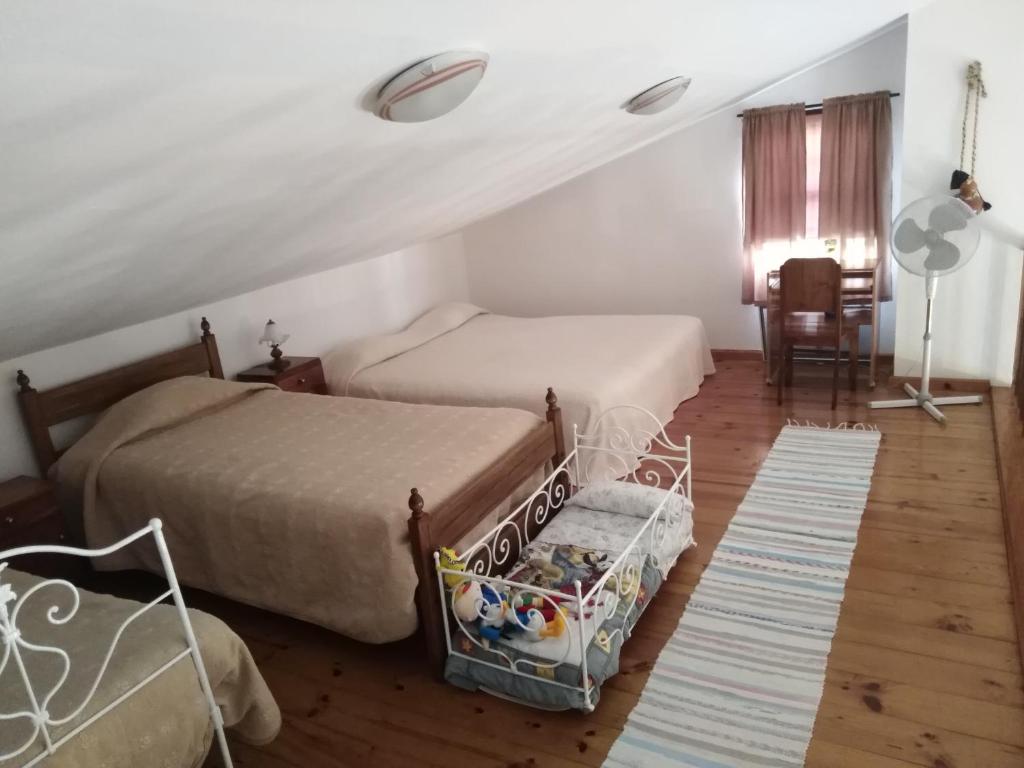 Postel nebo postele na pokoji v ubytování Adega Ilhéu