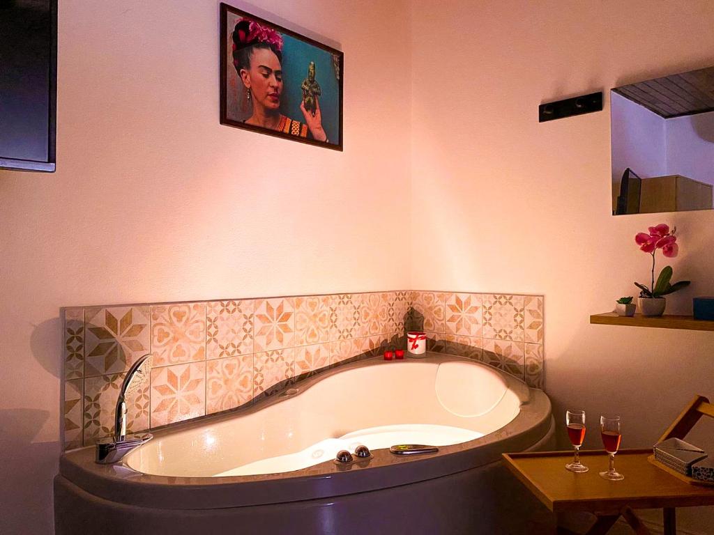 Frida Guest House a Iglesias - Elegante suite con idro