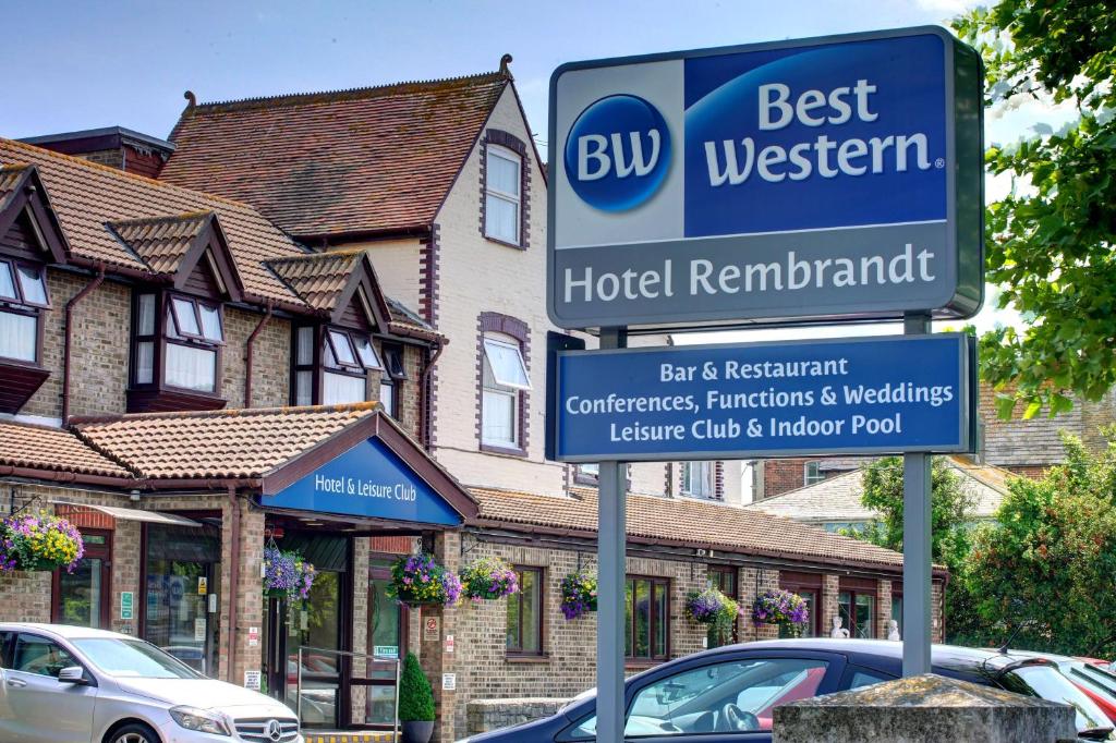 una señal frente a un hotel de rehabilitación en Best Western Weymouth Hotel Rembrandt en Weymouth