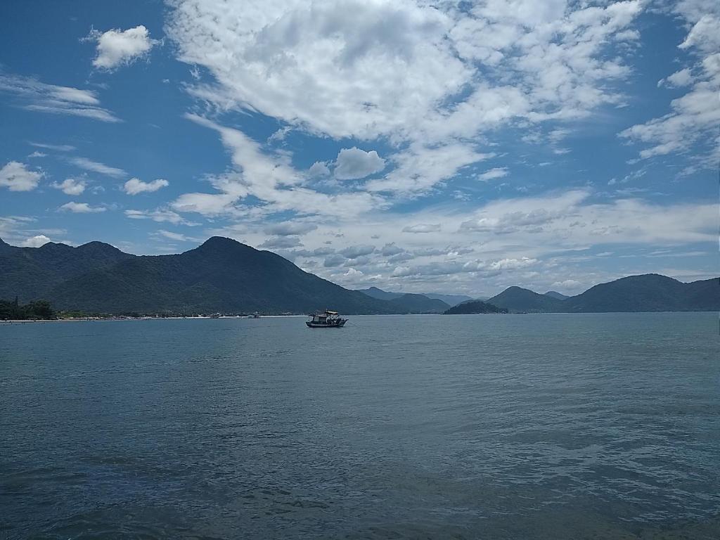  Praia de Maranduba - Em frente ao Mar - Apto Duplo para até 12 pessoas - Internet para Home Office - 150Mb fibra ótica