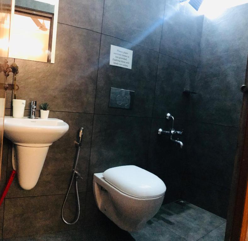 Koupelna v ubytování Goodkarma Inn