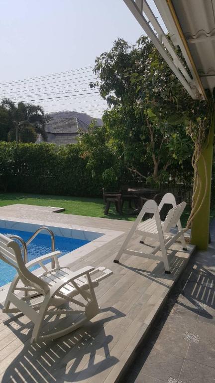 Bazén v ubytování Little home poolvilla nebo v jeho okolí