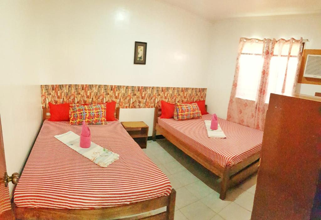 Postel nebo postele na pokoji v ubytování WHITE BEACH GUEST HOUSE