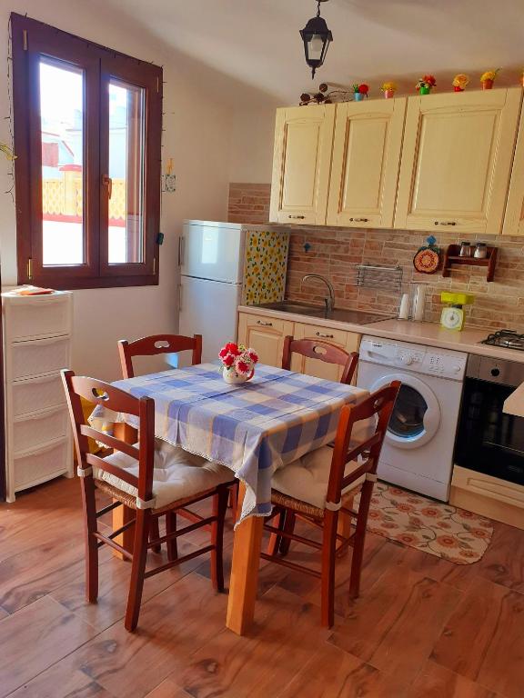 Kuchyň nebo kuchyňský kout v ubytování Case per vacanze La Fiaba